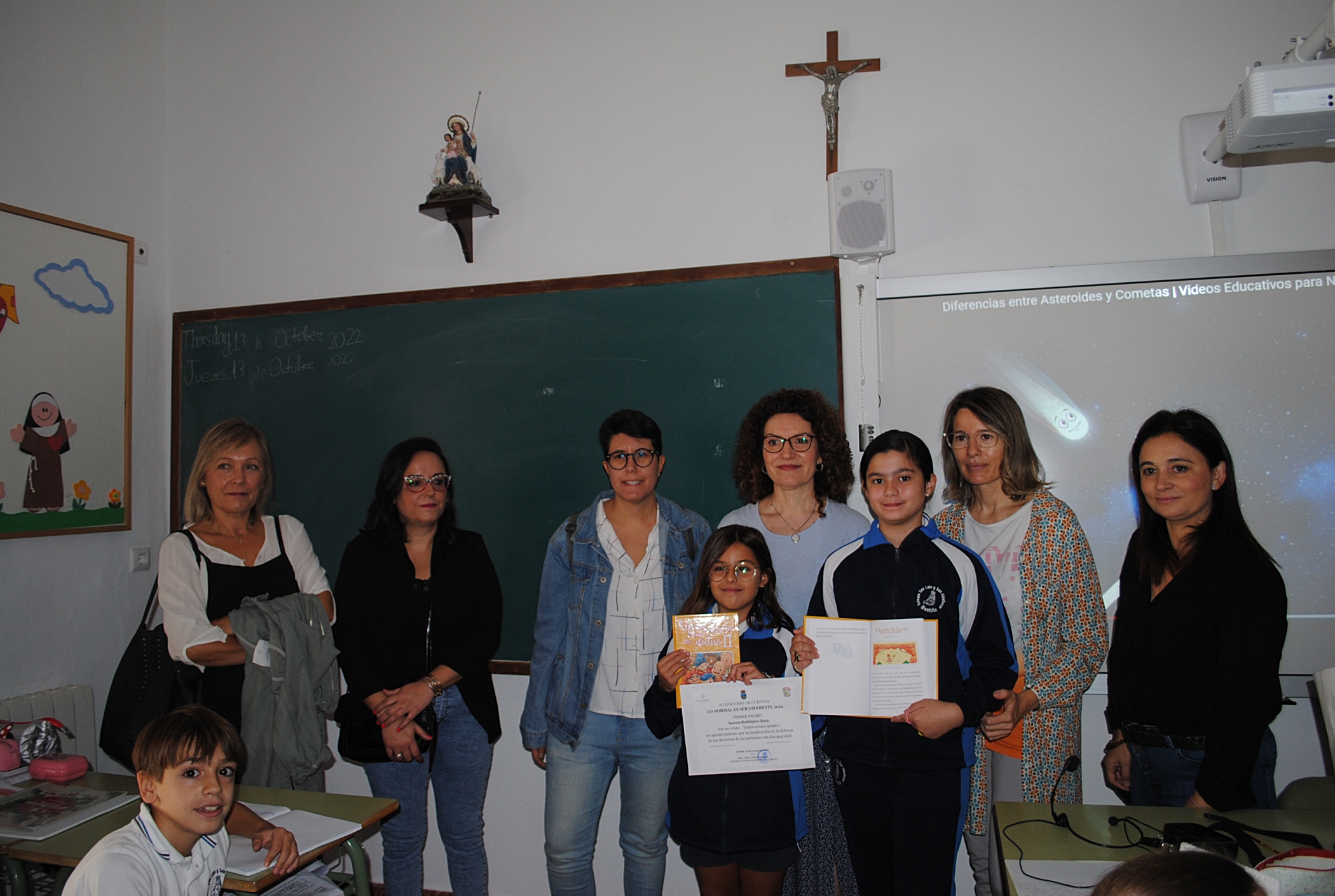 La delegada de Servicios Sociales Alicia Galisteo,junto con representantes de Anfimo y Futuro Singular entrega premio de concurso de relatos