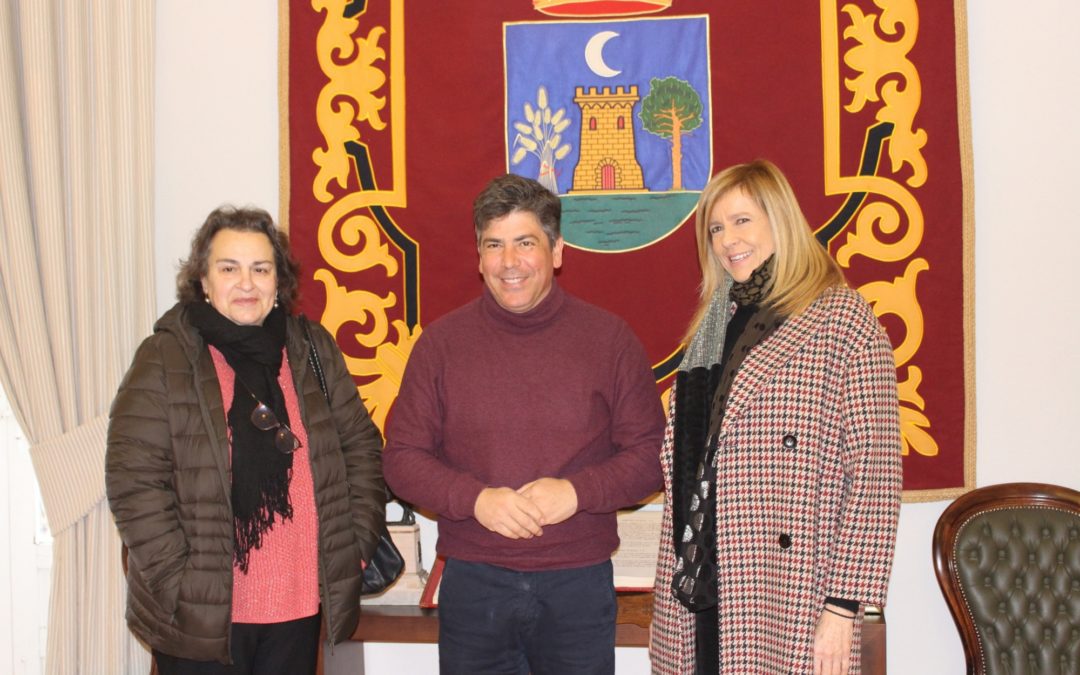 La asesora del Instituto Andaluz de la Mujer en Córdoba visita el CIM municipal